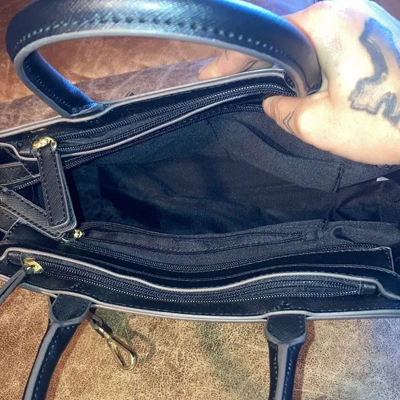 Liz Claiborne black 3 ZIPPER SATCHEL. With crossbody strap NWT - Picture 8 of 9